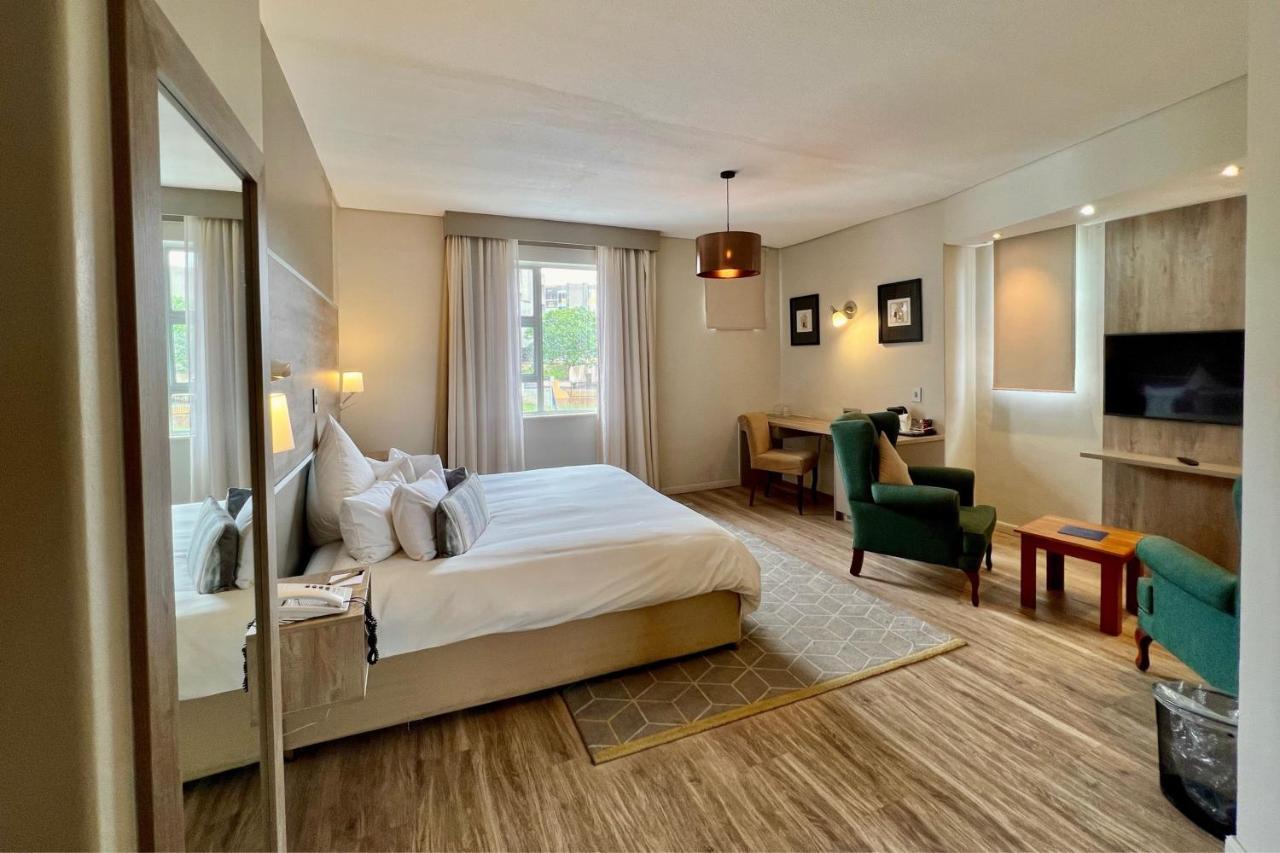 Protea Hotel By Marriott Windhoek Furstenhof Bagian luar foto