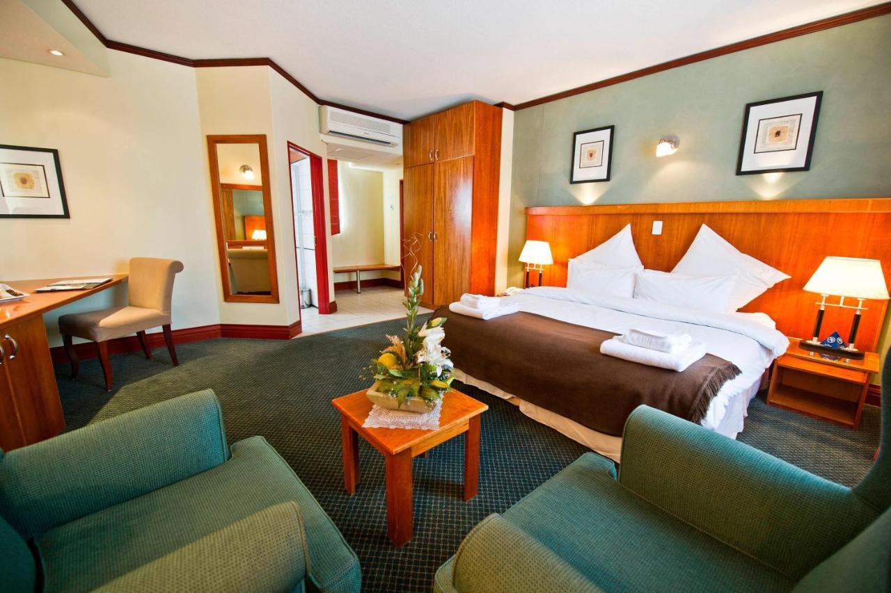 Protea Hotel By Marriott Windhoek Furstenhof Bagian luar foto