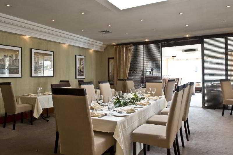 Protea Hotel By Marriott Windhoek Furstenhof Bagian luar foto