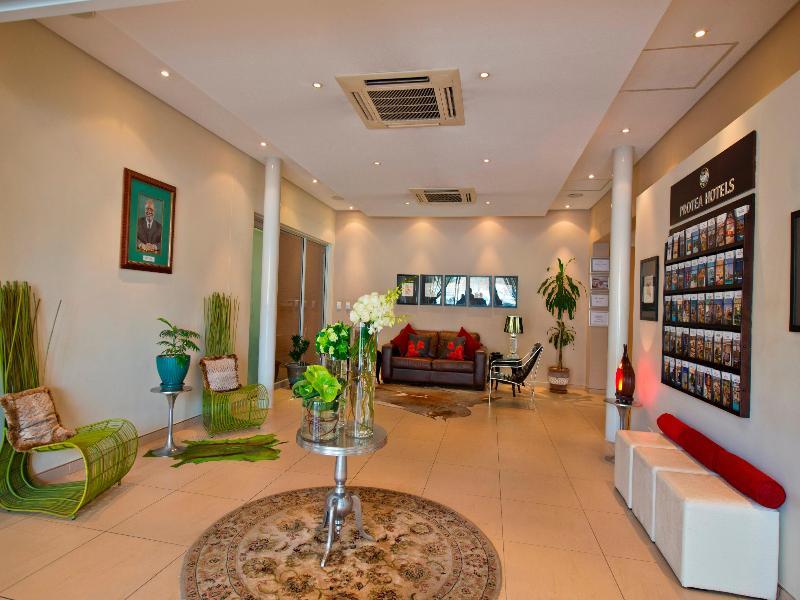 Protea Hotel By Marriott Windhoek Furstenhof Bagian luar foto