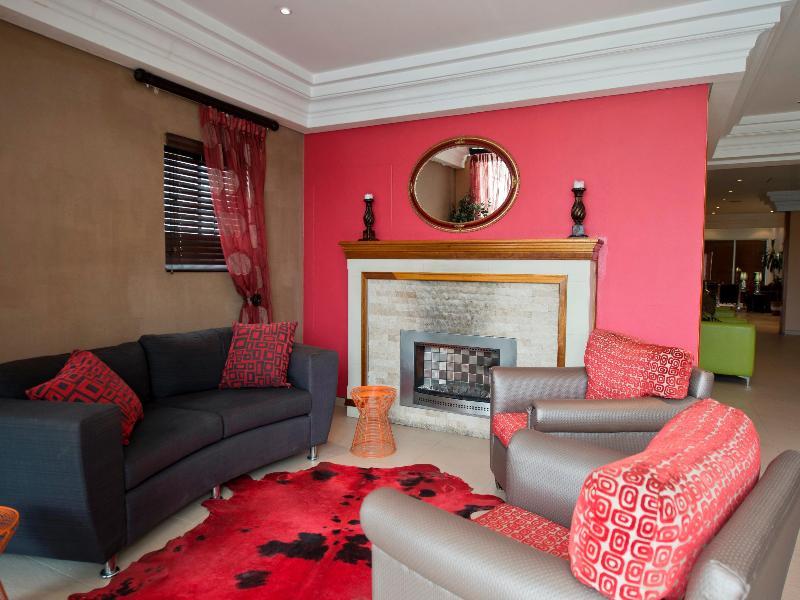 Protea Hotel By Marriott Windhoek Furstenhof Bagian luar foto