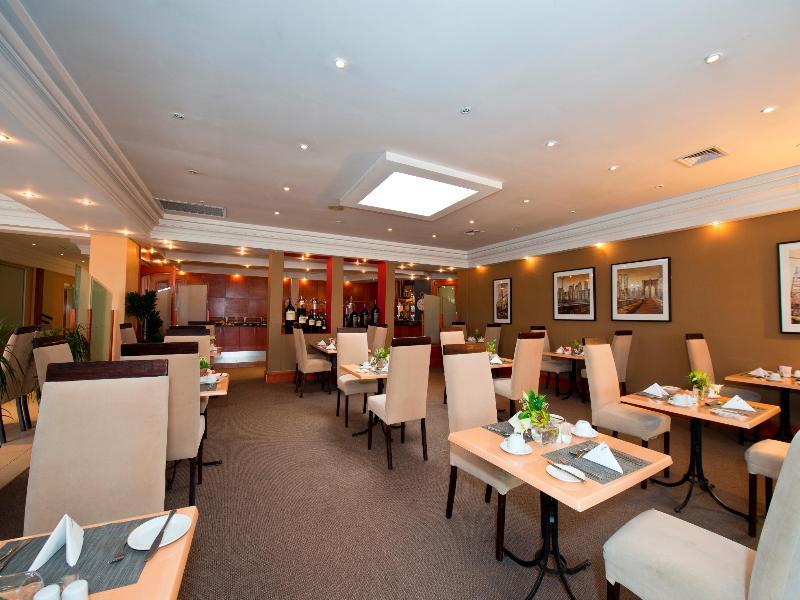 Protea Hotel By Marriott Windhoek Furstenhof Bagian luar foto