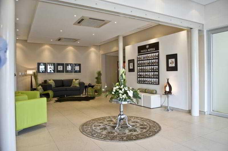 Protea Hotel By Marriott Windhoek Furstenhof Bagian luar foto