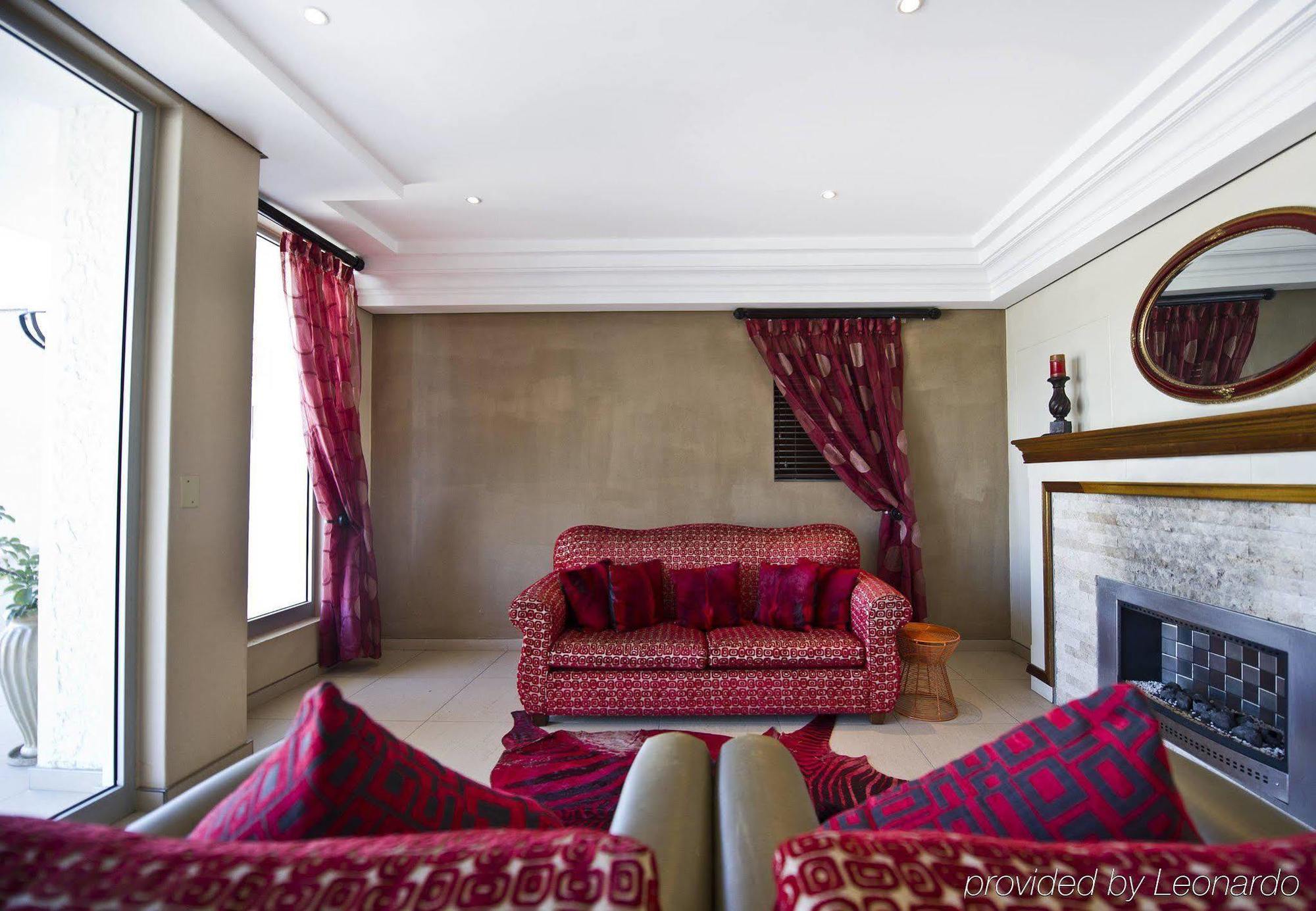 Protea Hotel By Marriott Windhoek Furstenhof Bagian luar foto