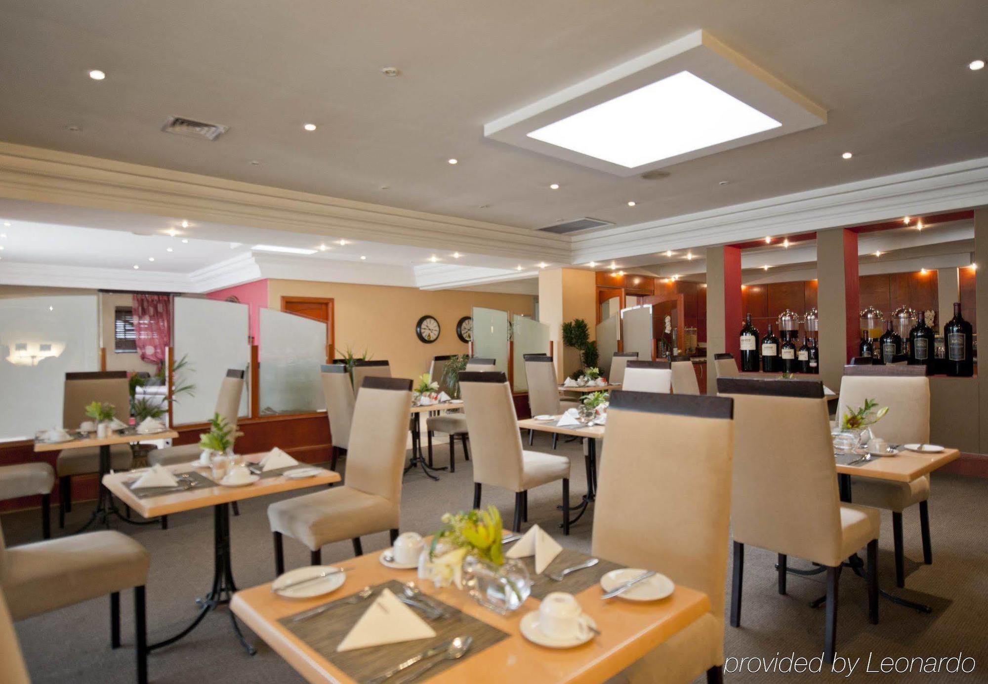 Protea Hotel By Marriott Windhoek Furstenhof Bagian luar foto