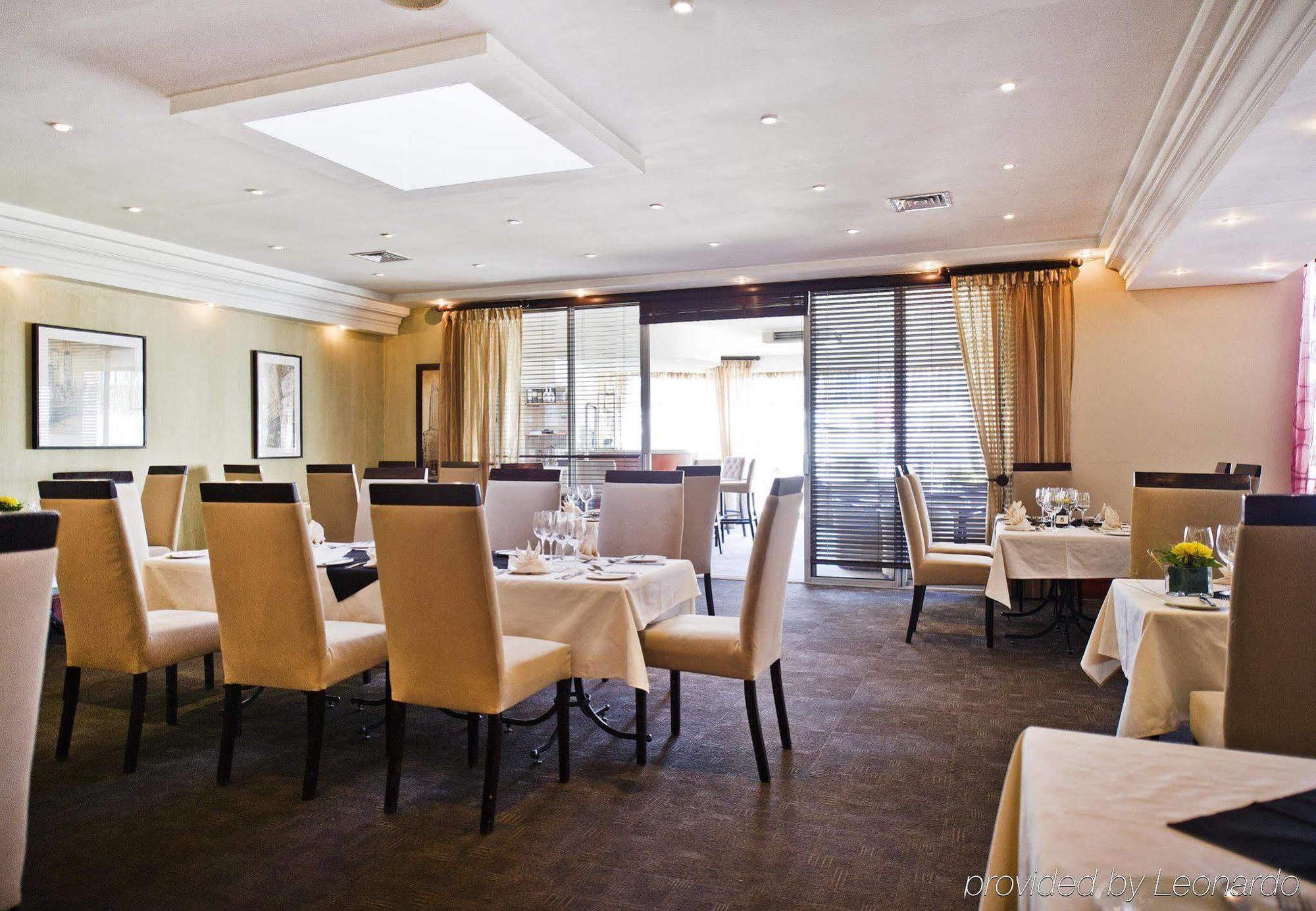 Protea Hotel By Marriott Windhoek Furstenhof Bagian luar foto