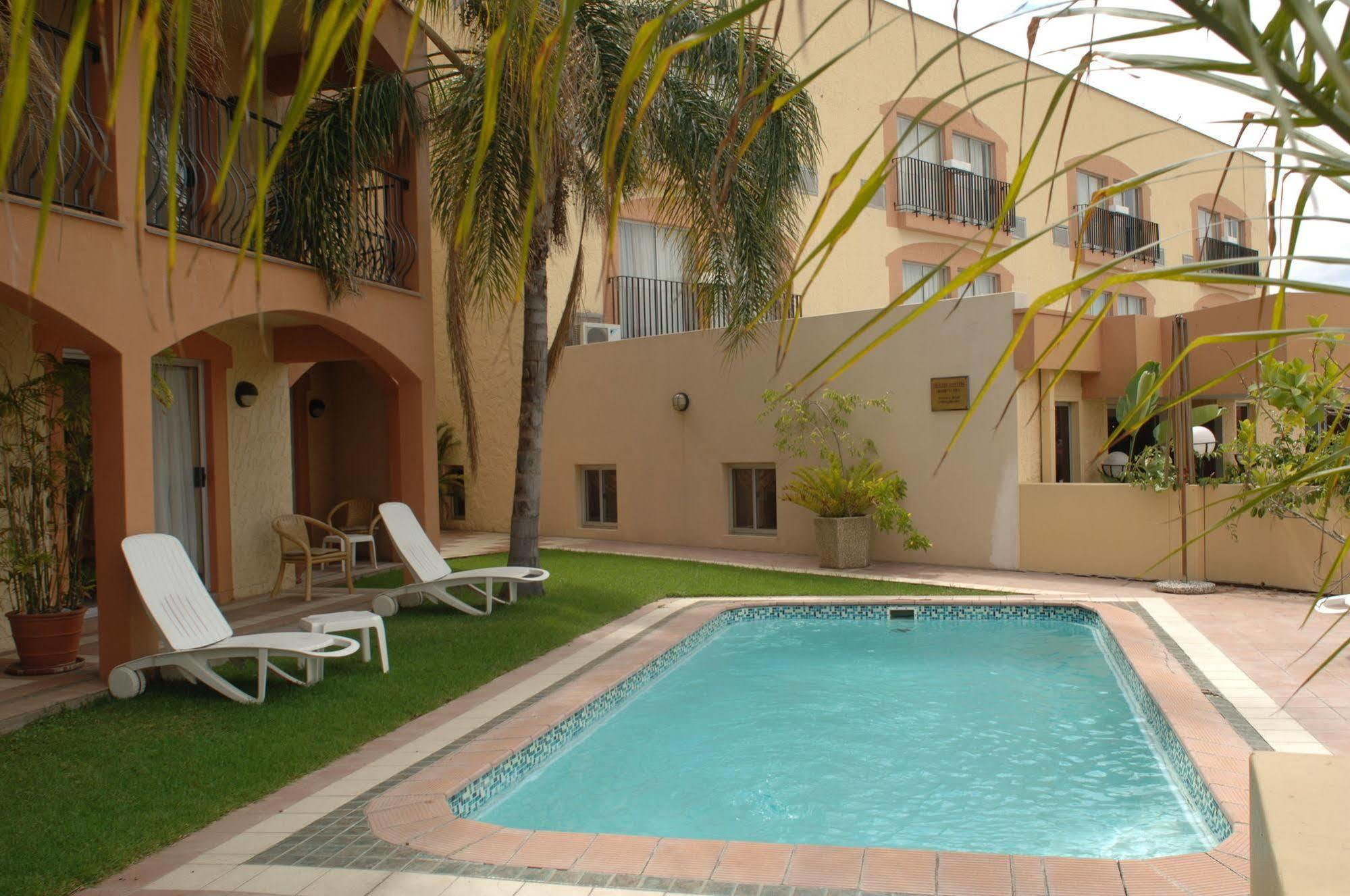 Protea Hotel By Marriott Windhoek Furstenhof Bagian luar foto